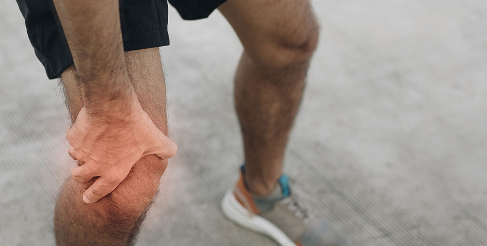 man having an arthritis while jogging